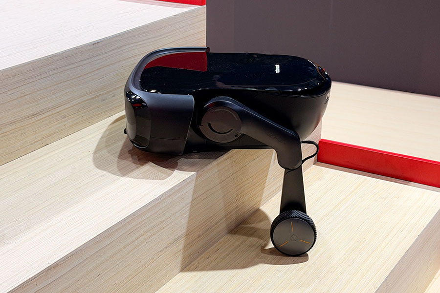 Roborock Saros Rover với thiết kế chân bánh xe