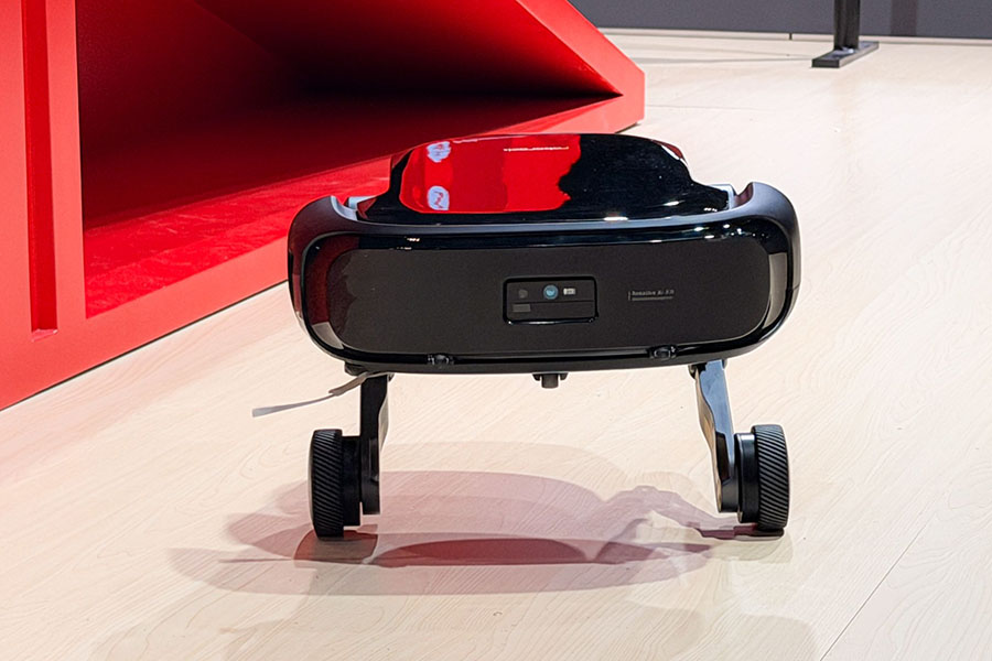 Roborock Saros Rover với thiết kế chân bánh xe