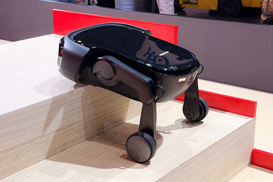 Roborock Saros Rover: Robot hút bụi leo cầu thang đột phá tại CES 2026